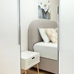 Modern Flat With Parking Spot - St Constantine & Helena By Flat Manаger